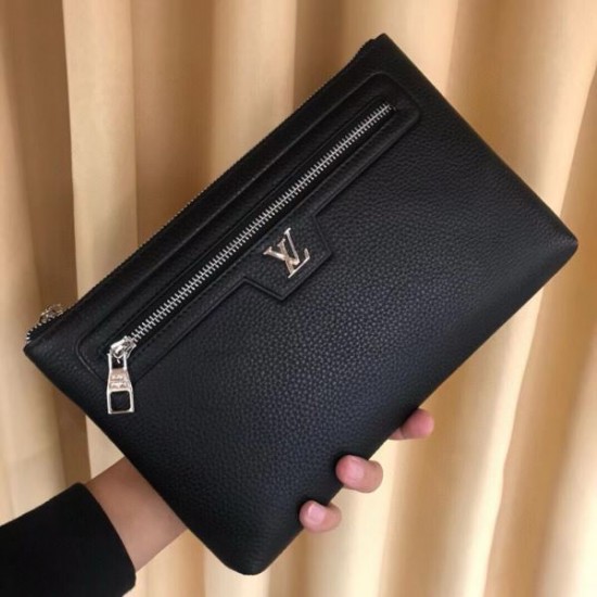 LOUIS VUITTON ルイヴィトン クラッチバッグ 2025SS 新作でカジュアルコーデをアップデート
