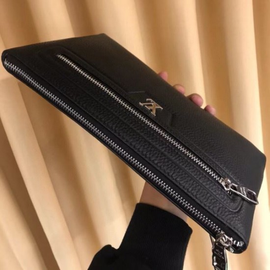 LOUIS VUITTON ルイヴィトン クラッチバッグ 2025SS 新作でカジュアルコーデをアップデート
