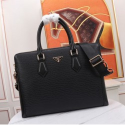 PRADA プラダ ブリーフケース 2025SS 今年のトレンドを先取りする注目モデル