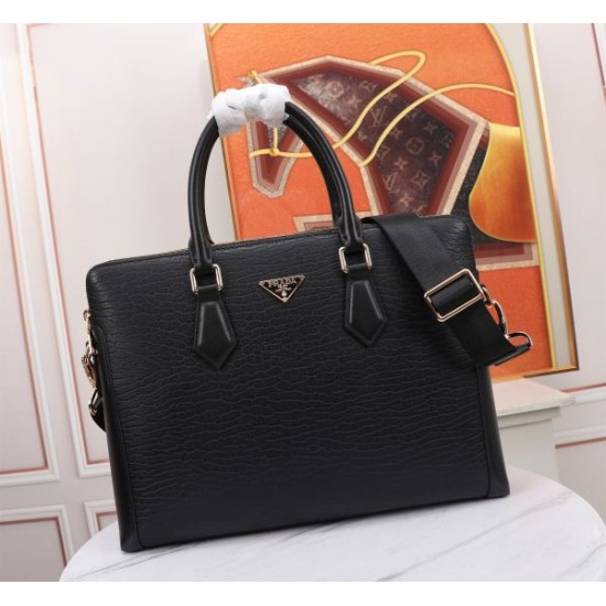 PRADA プラダ ブリーフケース 2025SS 今年のトレンドを先取りする注目モデル