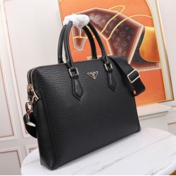 PRADA プラダ ブリーフケース 2025SS 今年のトレンドを先取りする注目モデル