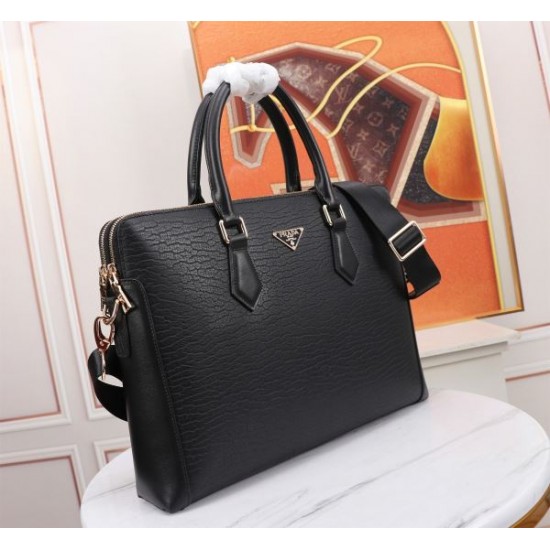 PRADA プラダ ブリーフケース 2025SS 今年のトレンドを先取りする注目モデル