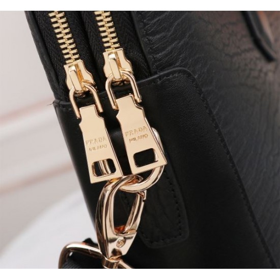 PRADA プラダ ブリーフケース 2025SS 今年のトレンドを先取りする注目モデル