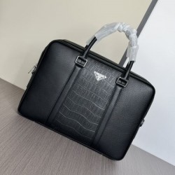 PRADA プラダ ブリーフケース 2025SS 今季注目のブランドらしさあふれる逸品