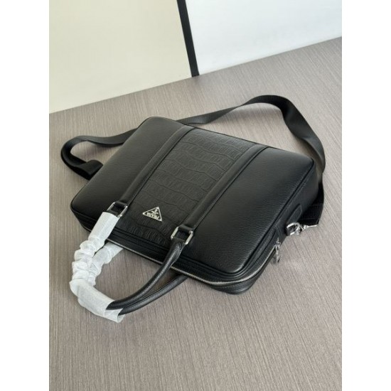 PRADA プラダ ブリーフケース 2025SS 今季注目のブランドらしさあふれる逸品