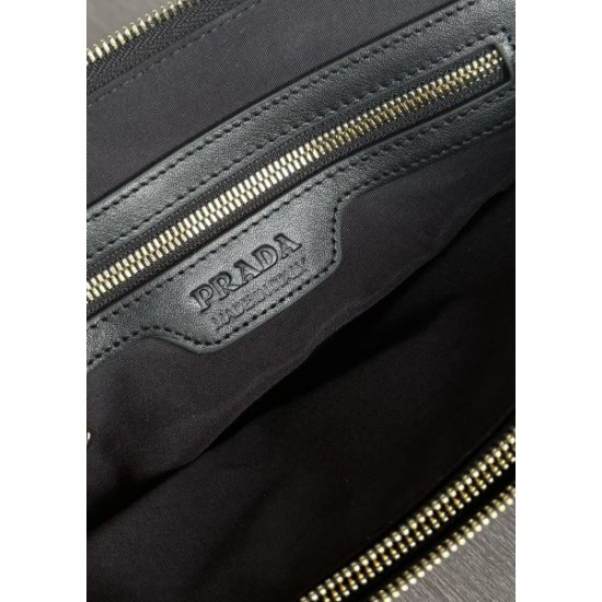 PRADA プラダ クラッチバッグ 2025SS 希少！取り扱い店舗限定アイテム