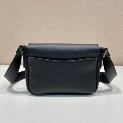 PRADA プラダ ショルダーバッグ 2025SS 夏に欠かせないトレンドアイテム