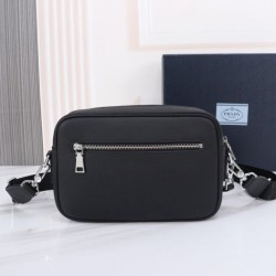PRADA プラダ ショルダーバッグ 2025SS 新作限定！華やかでキュートなデザイン