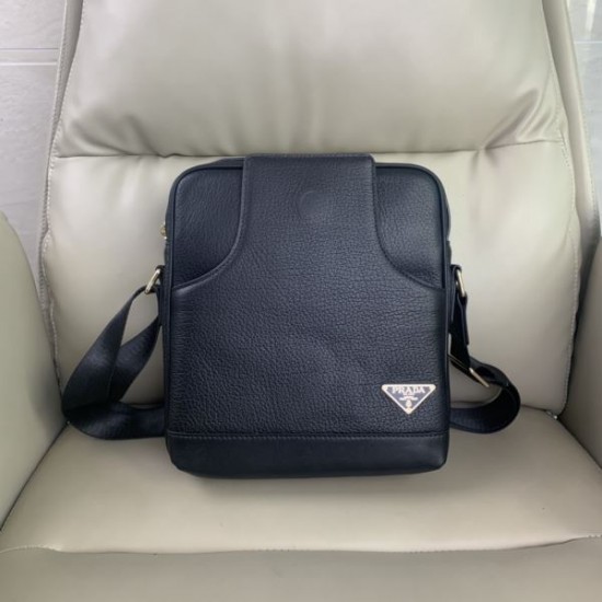 PRADA プラダ ショルダーバッグ 2025SS 最新作！大人気＆話題沸騰中のアイテム