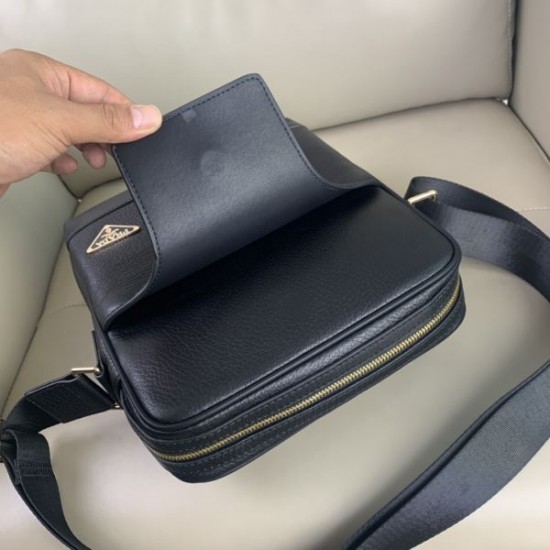 PRADA プラダ ショルダーバッグ 2025SS 最新作！大人気＆話題沸騰中のアイテム