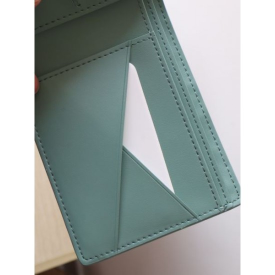 2025SS 二つ折り財布 LOUIS VUITTON ルイヴィトン 新作ロゴ入り財布
