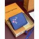 2025SS 二つ折り財布 LOUIS VUITTON ルイヴィトン ロゴデザインが魅力