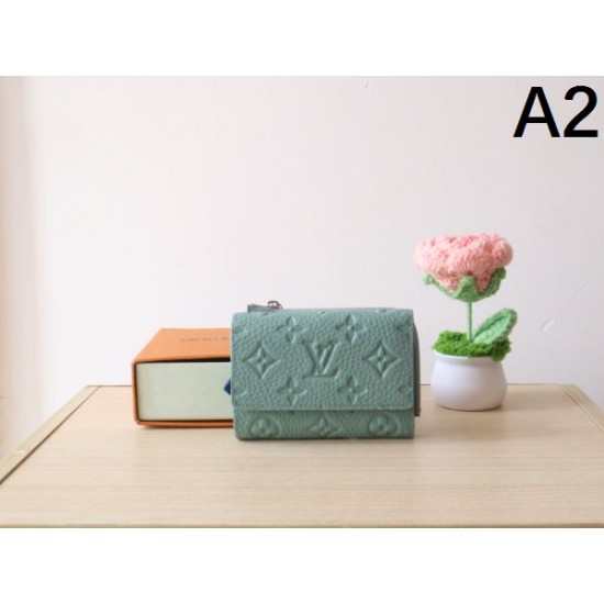 2025SS 三つ折り財布 LOUIS VUITTON ルイヴィトン 年末年始はセール価格で狙い目