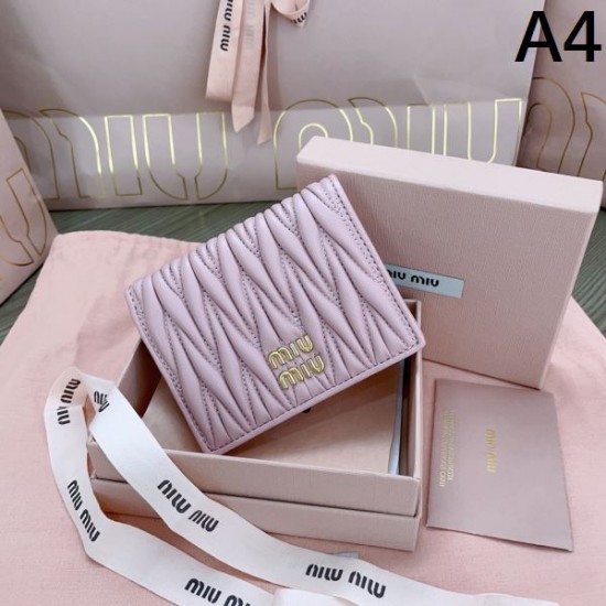 2025SS 二つ折り財布 MIU MIU ミュウミュウ 国内希少！大人気アイテム