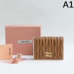 2025SS 二つ折り財布 MIU MIU ミュウミュウ おしゃれで大人気の必須アイテム