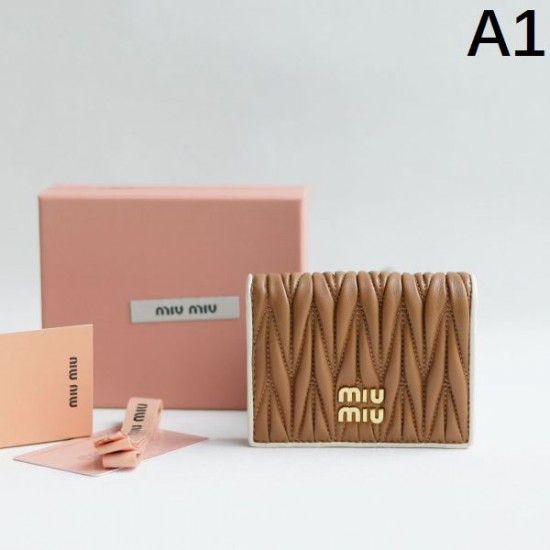 2025SS 二つ折り財布 MIU MIU ミュウミュウ おしゃれで大人気の必須アイテム