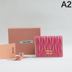 2025SS 二つ折り財布 MIU MIU ミュウミュウ おしゃれで大人気の必須アイテム
