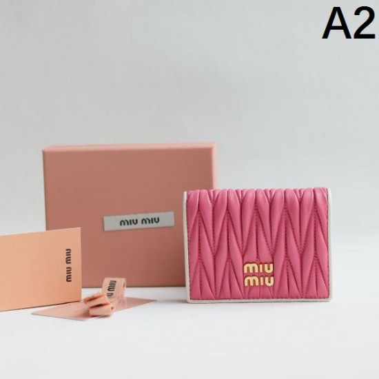 2025SS 二つ折り財布 MIU MIU ミュウミュウ おしゃれで大人気の必須アイテム