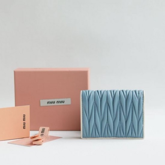 2025SS 二つ折り財布 MIU MIU ミュウミュウ おしゃれで大人気の必須アイテム