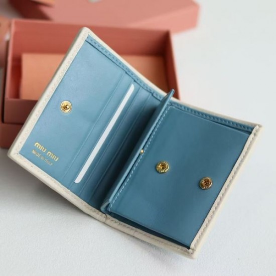 2025SS 二つ折り財布 MIU MIU ミュウミュウ おしゃれで大人気の必須アイテム