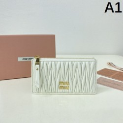 2025SS カードケース MIU MIU ミュウミュウ カジュアルの定番
