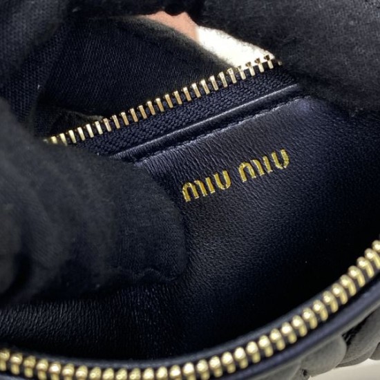2025SS カードケース MIU MIU ミュウミュウ カジュアルの定番