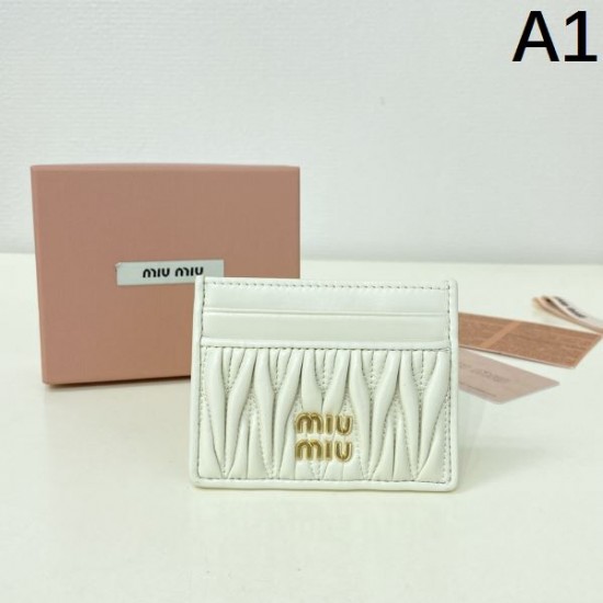 2025SS カードケース MIU MIU ミュウミュウ きちんと感が強い