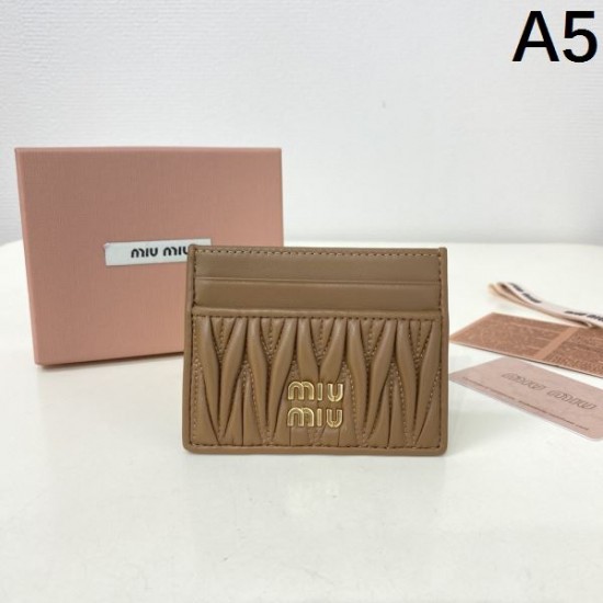2025SS カードケース MIU MIU ミュウミュウ きちんと感が強い