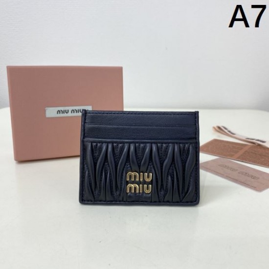 2025SS カードケース MIU MIU ミュウミュウ きちんと感が強い