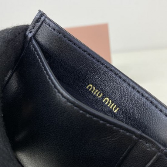 2025SS カードケース MIU MIU ミュウミュウ きちんと感が強い