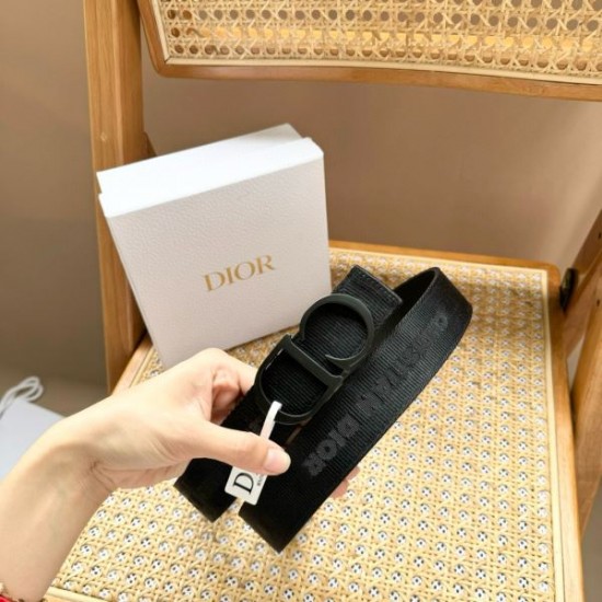 2025SS ベルト DIOR ディオール フォーマルにもカジュアルにも映える万能ベルト
