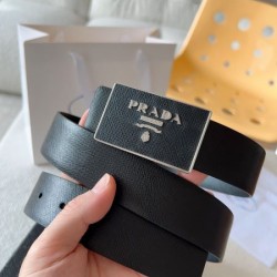 2025SS ベルト PRADA プラダ 洗練された都会派スタイルの決め手