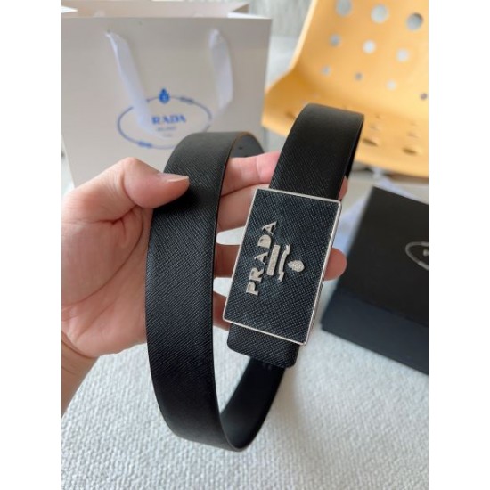 2025SS ベルト PRADA プラダ 洗練された都会派スタイルの決め手