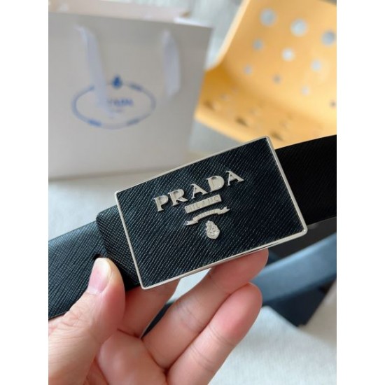2025SS ベルト PRADA プラダ 洗練された都会派スタイルの決め手