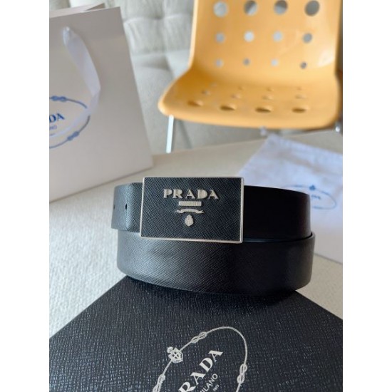 2025SS ベルト PRADA プラダ 洗練された都会派スタイルの決め手