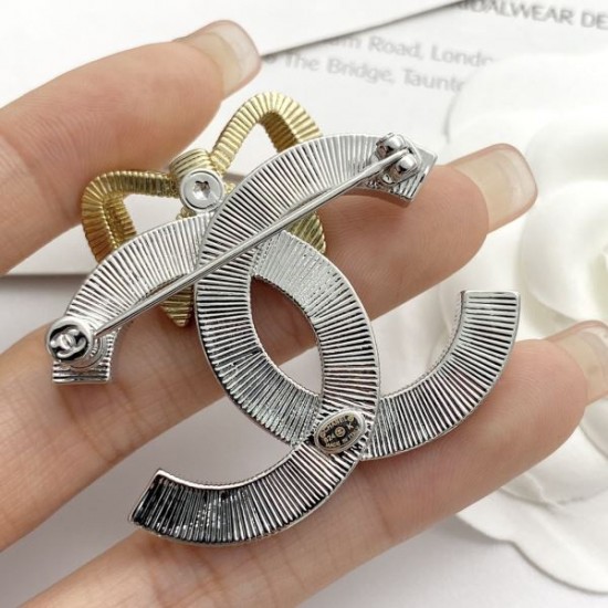 2025SS ブローチ CHANEL シャネル コーデの主役になる華やかパールブローチ