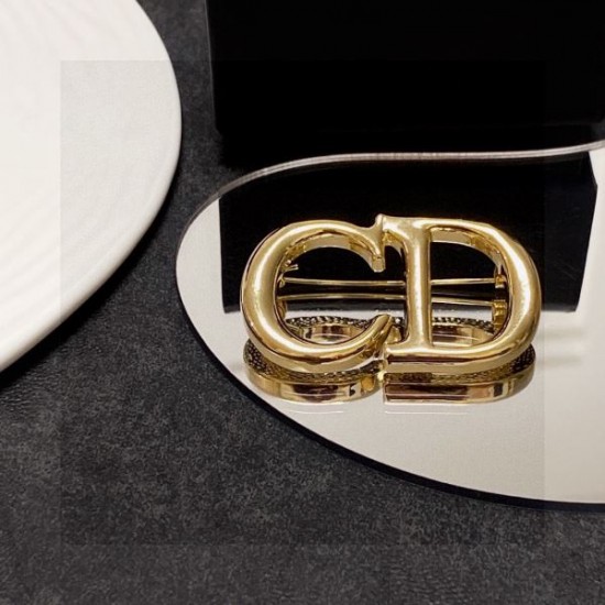 2025SS ブローチ DIOR ディオール フェミニンな魅力引き立つ洗練ブローチ