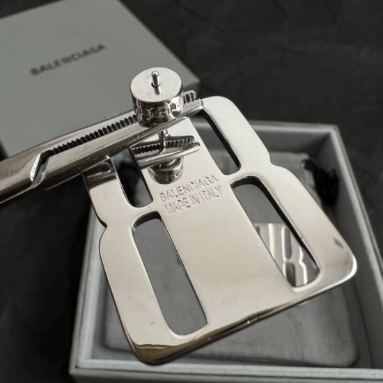 2025SS イヤリング BALENCIAGA バレンシアガ 人気爆発中の洗練デザイン