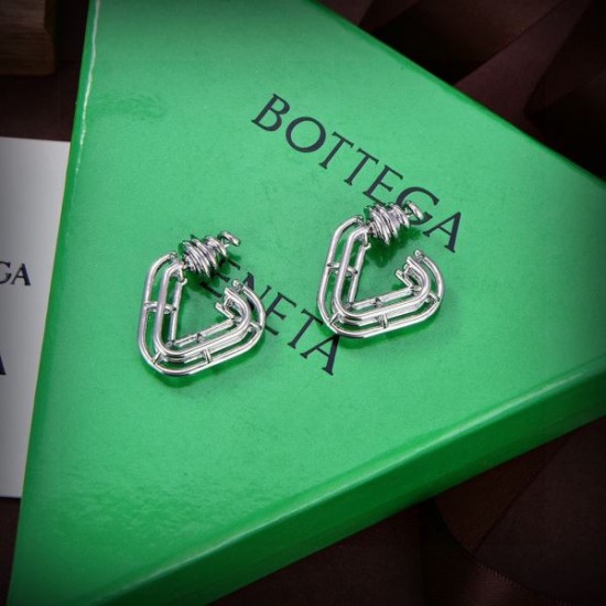 2025SS イヤリング BOTTEGA VENETA ボッテガヴェネタ 大人女子に似合うモード感