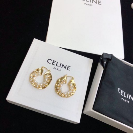 2025SS イヤリング CELINE セリーヌ クラシックと現代感の融合デザイン