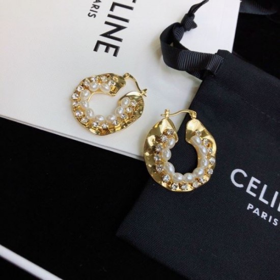 2025SS イヤリング CELINE セリーヌ クラシックと現代感の融合デザイン
