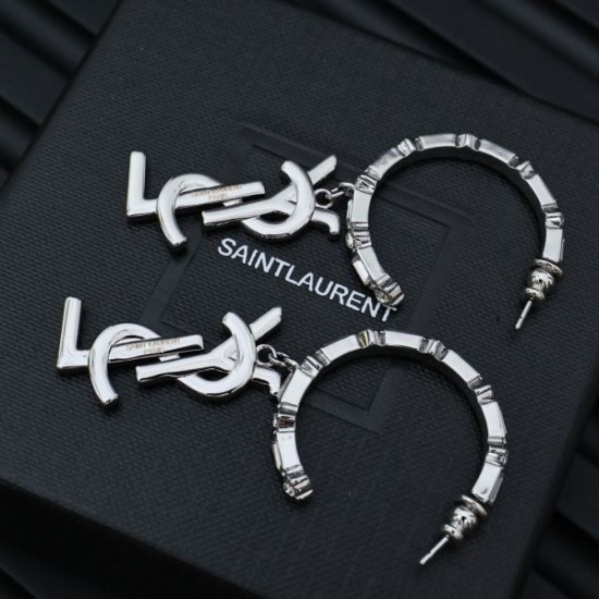 2025SS イヤリング YSL イヴ サンローラン 今季注目のエレガンススタイル