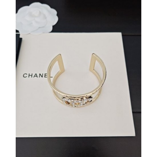 2025SS ブレスレット CHANEL シャネル 気品と華やかさを兼ね備えたブレスレット