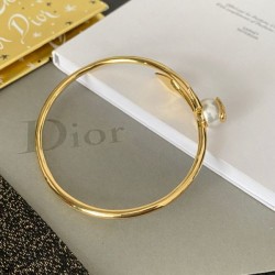 2025SS ブレスレット DIOR ディオール 女性らしさを引き立てる繊細デザイン