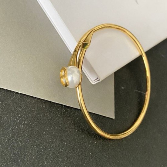 2025SS ブレスレット DIOR ディオール 女性らしさを引き立てる繊細デザイン
