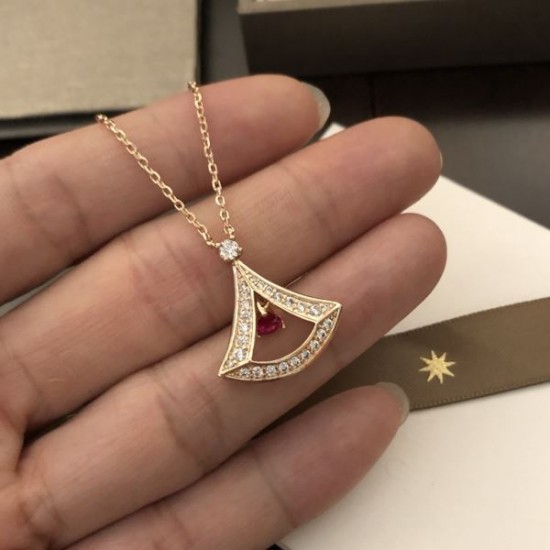 2025SS ネックレス BVLGARI ブルガリ 華やかデザインの大人ジュエリー