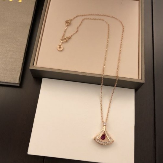 2025SS ネックレス BVLGARI ブルガリ 華やかデザインの大人ジュエリー