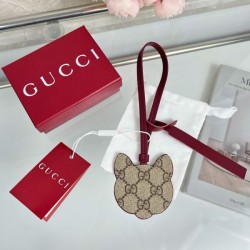 2025SS キーホルダー GUCCI グッチ 季節の変わり目にも活躍する万能キーホルダー