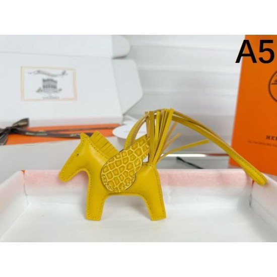 2025SS キーホルダー HERMES エルメス 夏の視線を集める洗練された新作デザイン