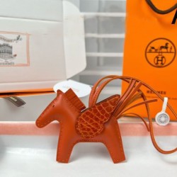 2025SS キーホルダー HERMES エルメス 海外限定先行セール 高級感漂う新作